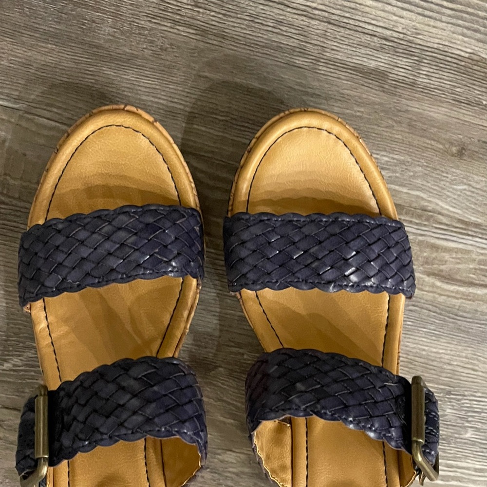 NWOT BOC sz 7 Navy braided strap wedge sandal